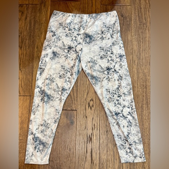 Women’s SO leggings - gray (light and dark) & white - size XL - thigh pockets - Picture 2 of 11